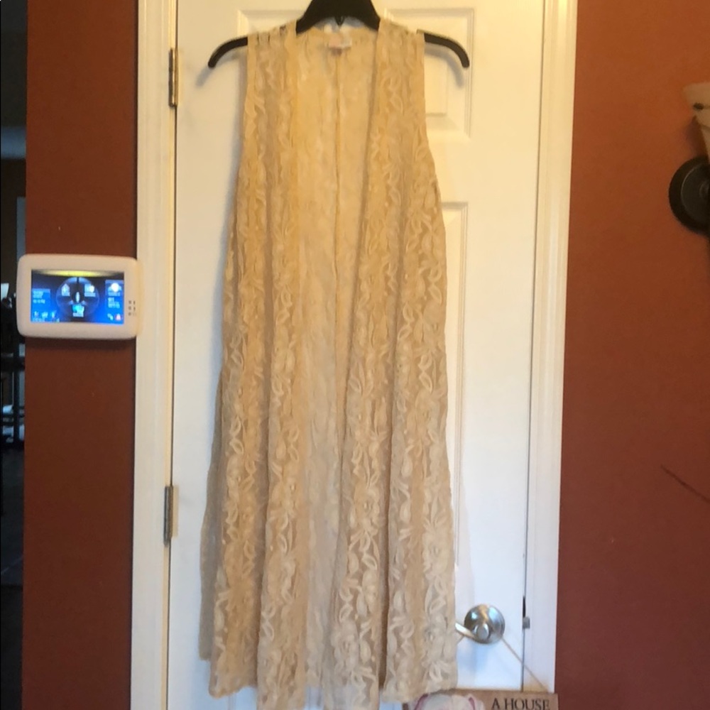 Small LuLaRoe Joy offwhite/ivory lace
